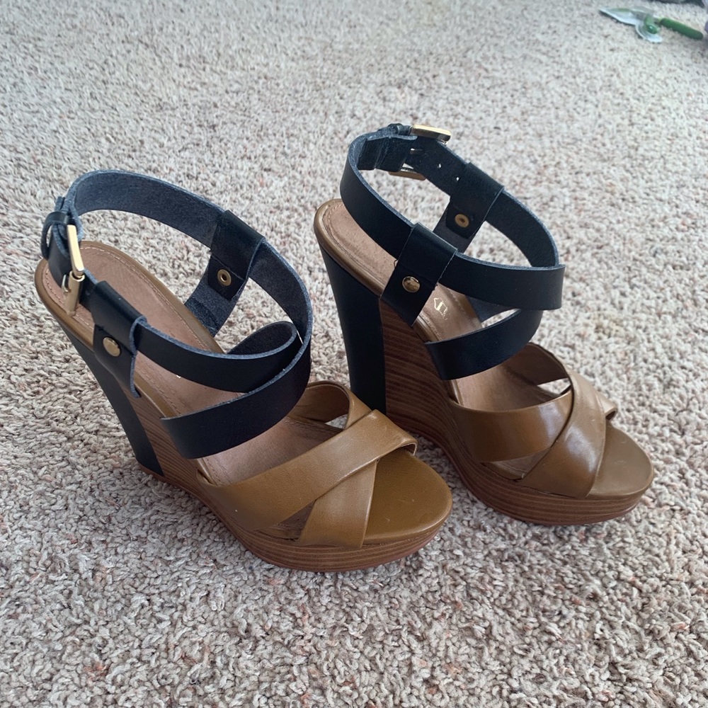 ALDO Bi-Color Wedges - Picture 2 of 6